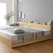 高級感ある木目加工 棚・コンセント付き収納ベッド (シングル)