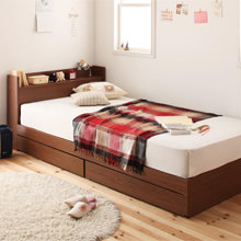 長く使えるシンプルデザイン 棚・コンセント付き収納ベッド(シングルベッド)