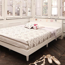 快適睡眠に必要なアイテム 棚・コンセント付きデザインすのこベッド (セミダブル)