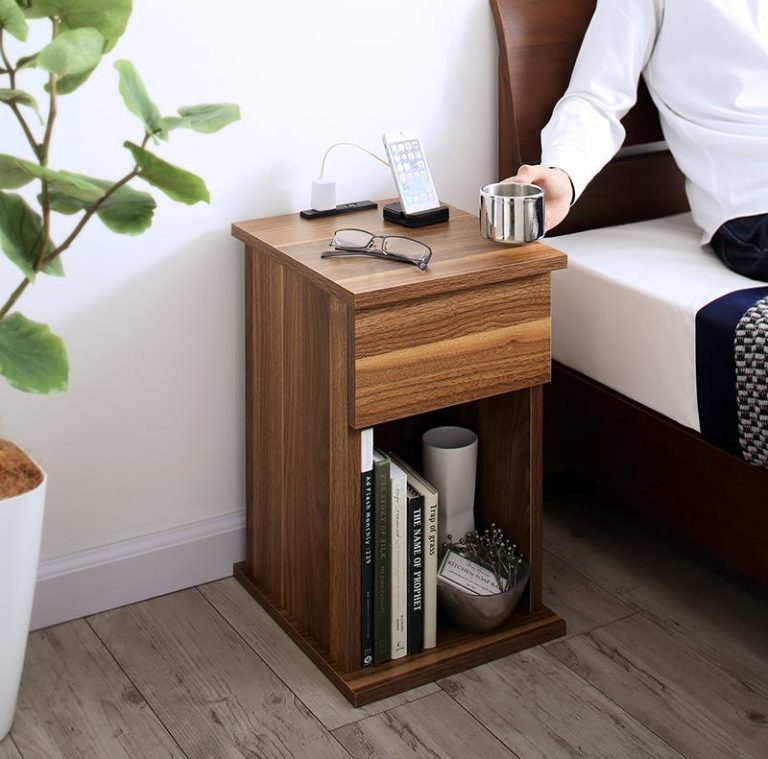 【ベッドサイド】おしゃれなナイトテーブル10選＆実例をご紹介