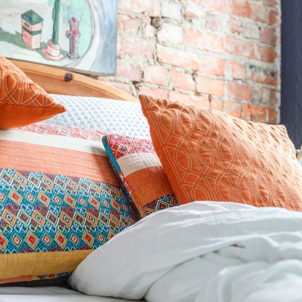 【アースカラーインテリア】落ち着きある色合いで寝室の心地よさアップ！ BED STYLE