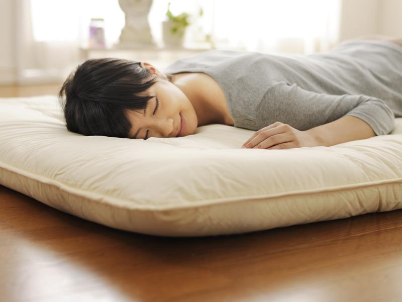 こたつで寝ることの危険性を甘く見てはいけない こたつ寝 が及ぼす体への影響