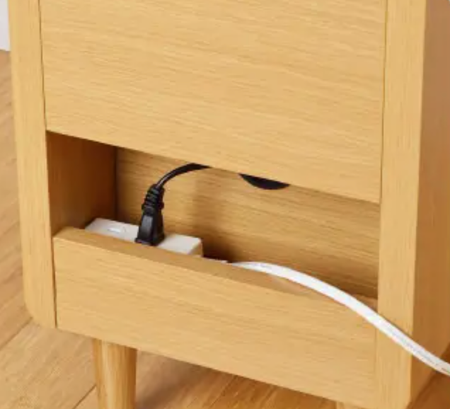 ベッドサイド お洒落で快適 皆のナイトテーブル事情が知りたい