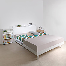 通気性抜群で高品質がポイント 本棚付すのこベッド ホワイト (セミ