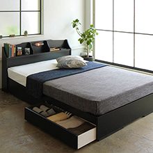 嬉しい充実の機能性 日本製 棚・コンセント付き収納ベッド (ダブル)