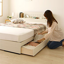 ベッド下の空間を有効活用 コンセント付き 国産収納ベッド (ダブル)