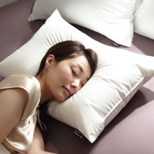 包み込むような柔らかさ リッチホワイト寝具 新触感サポート枕