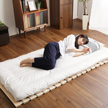 世界に通用する高い品質 檜仕様ロール式すのこベッド (シングル)