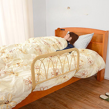 掛け布団のズレを防いでゆったり眠れる スチール製ベッドガード