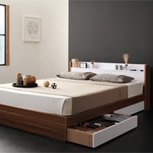 ミックスカラー×シンプルデザイン 棚・コンセント付き収納ベッド(ダブル)