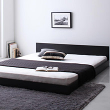 空間にゆとりを作るデザイン シンプルヘッドボード・フロアベッド