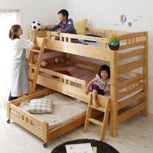 お子様の成長に合わせて 頑丈設計ロータイプ収納式3段ベッド