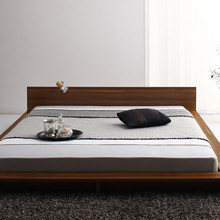 お部屋にゆとりを シンプルモダンデザインフロアローステージベッド (ダブル)