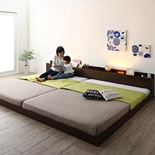 棚・コンセント・ライト付大型モダンフロア連結ベッド (クイーン)