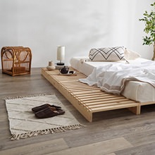 スタイリッシュな雰囲気を演出 高さ調節可能なキャスター付き