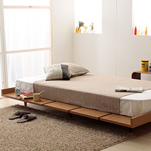 伸びやかな空間を演出する 北欧デザインベッド (幅120cm)