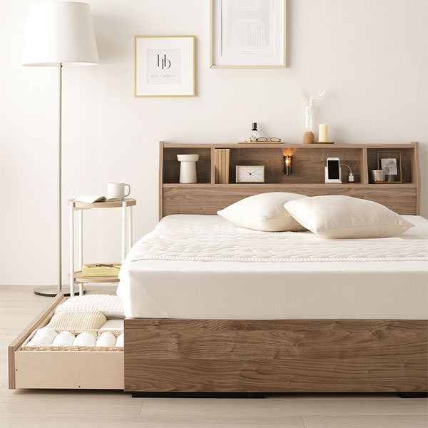実用性に優れた国産品質 照明・棚・コンセント付きモダン収納ベッド